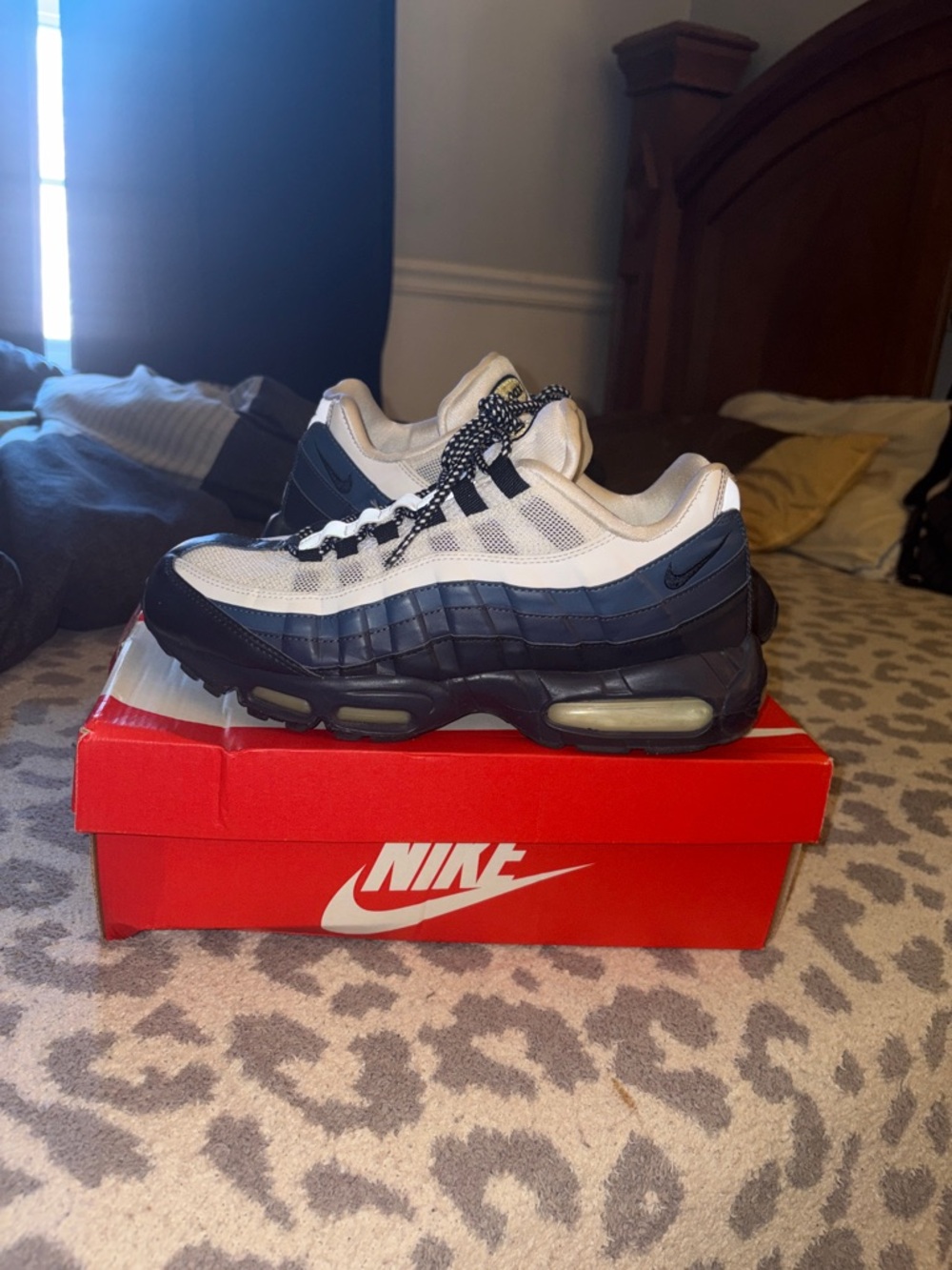 Nike Air Max 95 in White and Navy